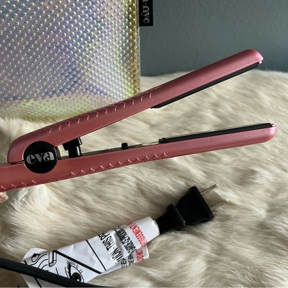 Eva NYC Mini Travel Flat Iron Hair Straightener - Picture 12 of 13